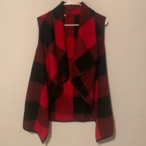 Black and Red Plaid Print Sleeveless Cardigsn